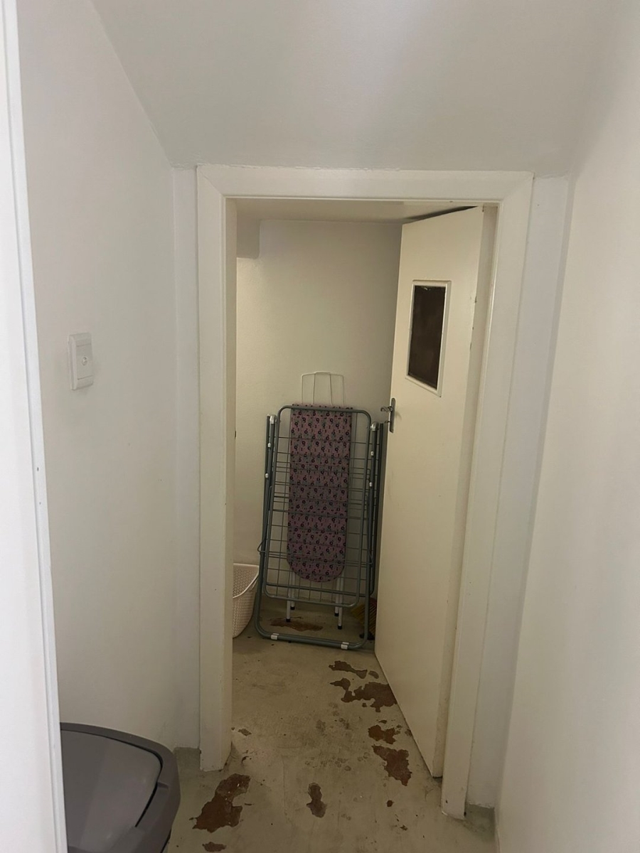To Let 1 Bedroom Property for Rent in Rondebosch Western Cape